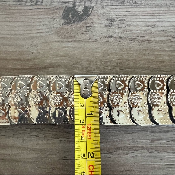 Vintage 80s Silver Tone Stretch Belt Metal Hearts Flowers Disco Cottage Granny - Picture 9 of 10